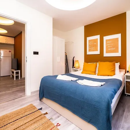 Apartment Charming Flat 2 Min To Beach In *